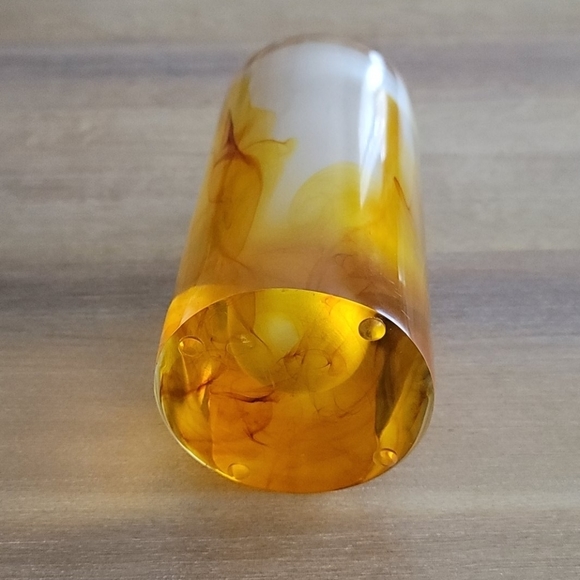 Amber Vase made of resin and fiberglass - Picture 5 of 11